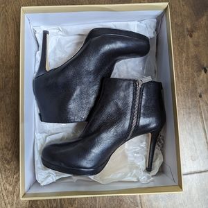 Michael kors - black leather - size 7 bootie